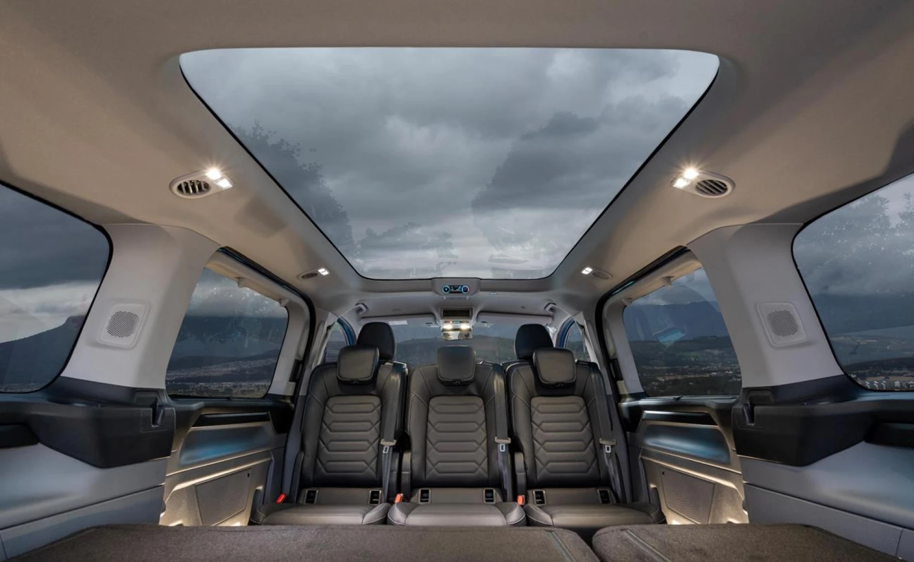 Ford Ford Tourneo Custom 2.0SiT Sport 8AT Variant Image