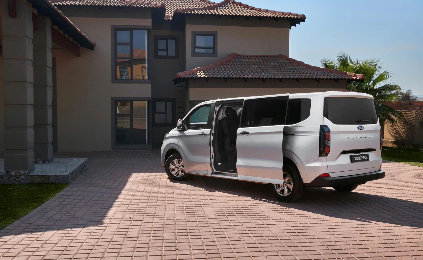 Ford Ford Tourneo Custom 2.0SiT Sport 8AT Variant Image