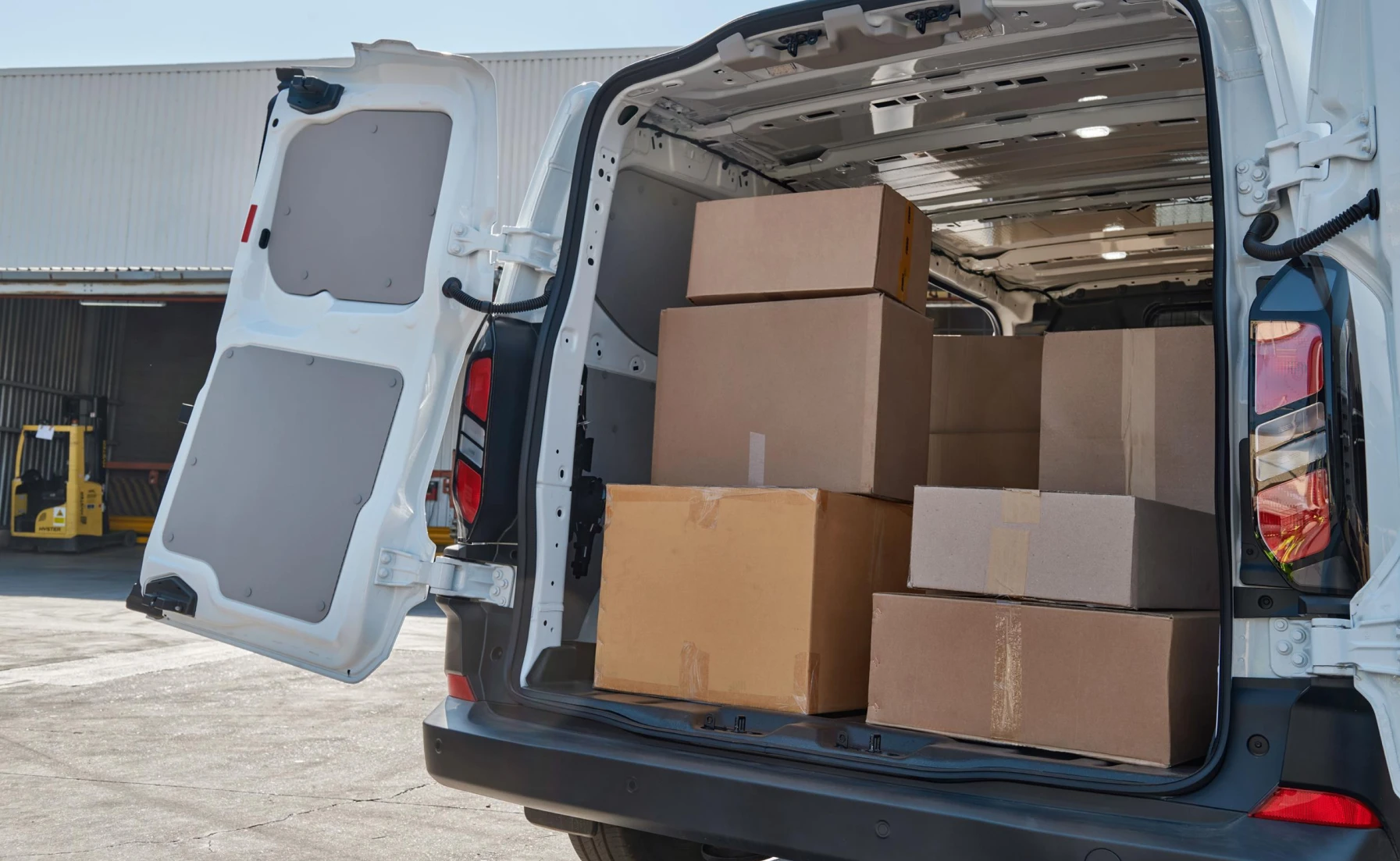 Ford Ford Transit Custom 2.0TDCI LWB Base F/C P/V 6MT Variant Image