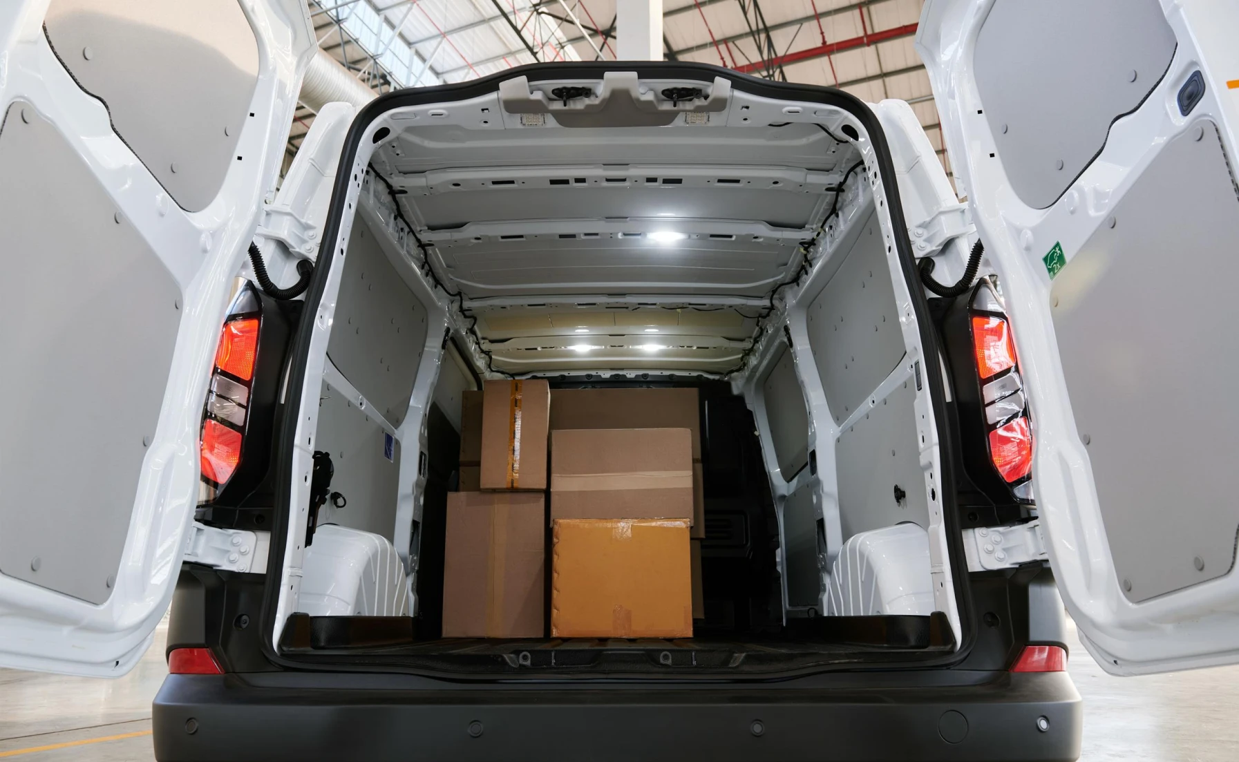 Ford Ford Transit Custom 2.0TDCI LWB Base F/C P/V 6MT Variant Image