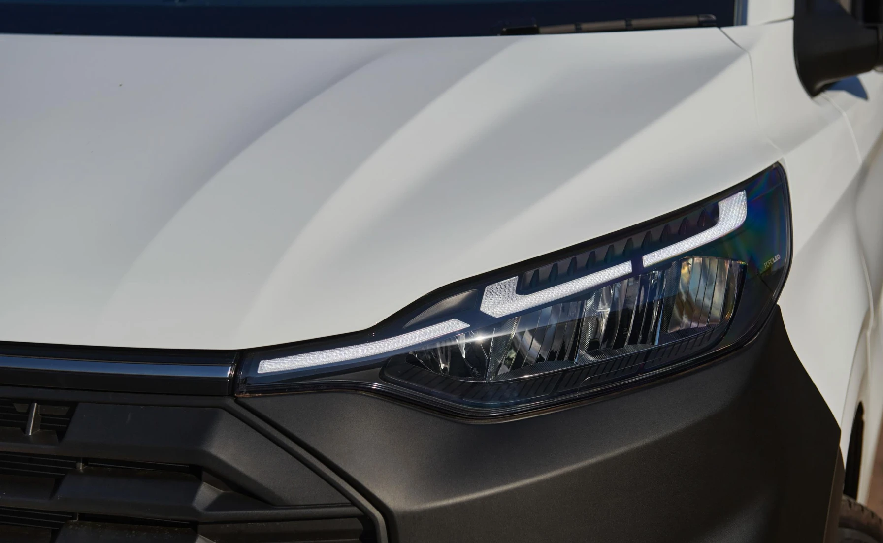 Ford Ford Transit Custom 2.0TDCI LWB Base F/C P/V 6MT Variant Image