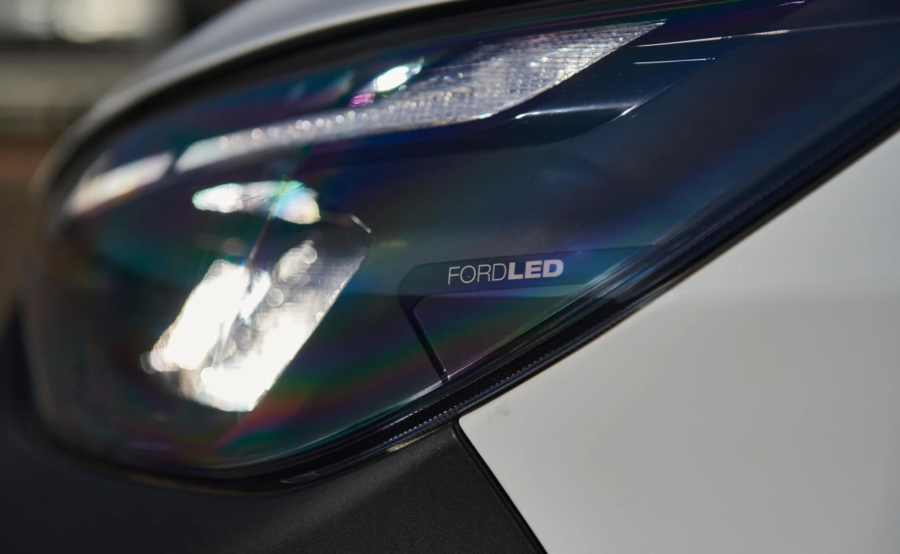 Ford Ford Transit Custom 2.0TDCI LWB Base F/C P/V 6MT Variant Image